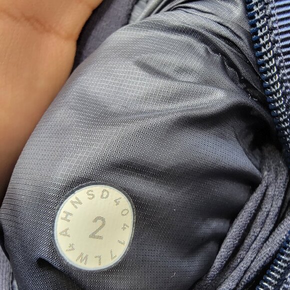 Lululemon Women's Navy Down For A Run II Slim Fitted Full-Zip Puffer Vest Size 2 - Picture 4 of 7